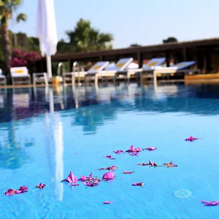 Ceshme Hotel 4*