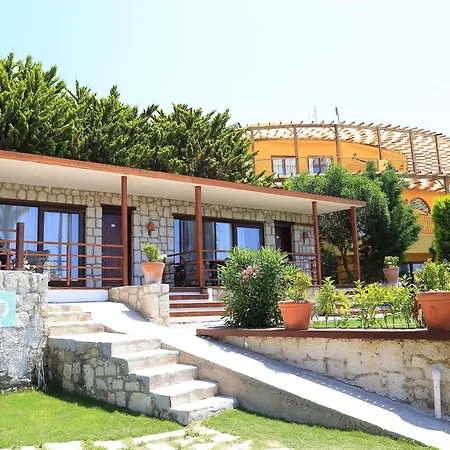 Hotel Ceshme 3*